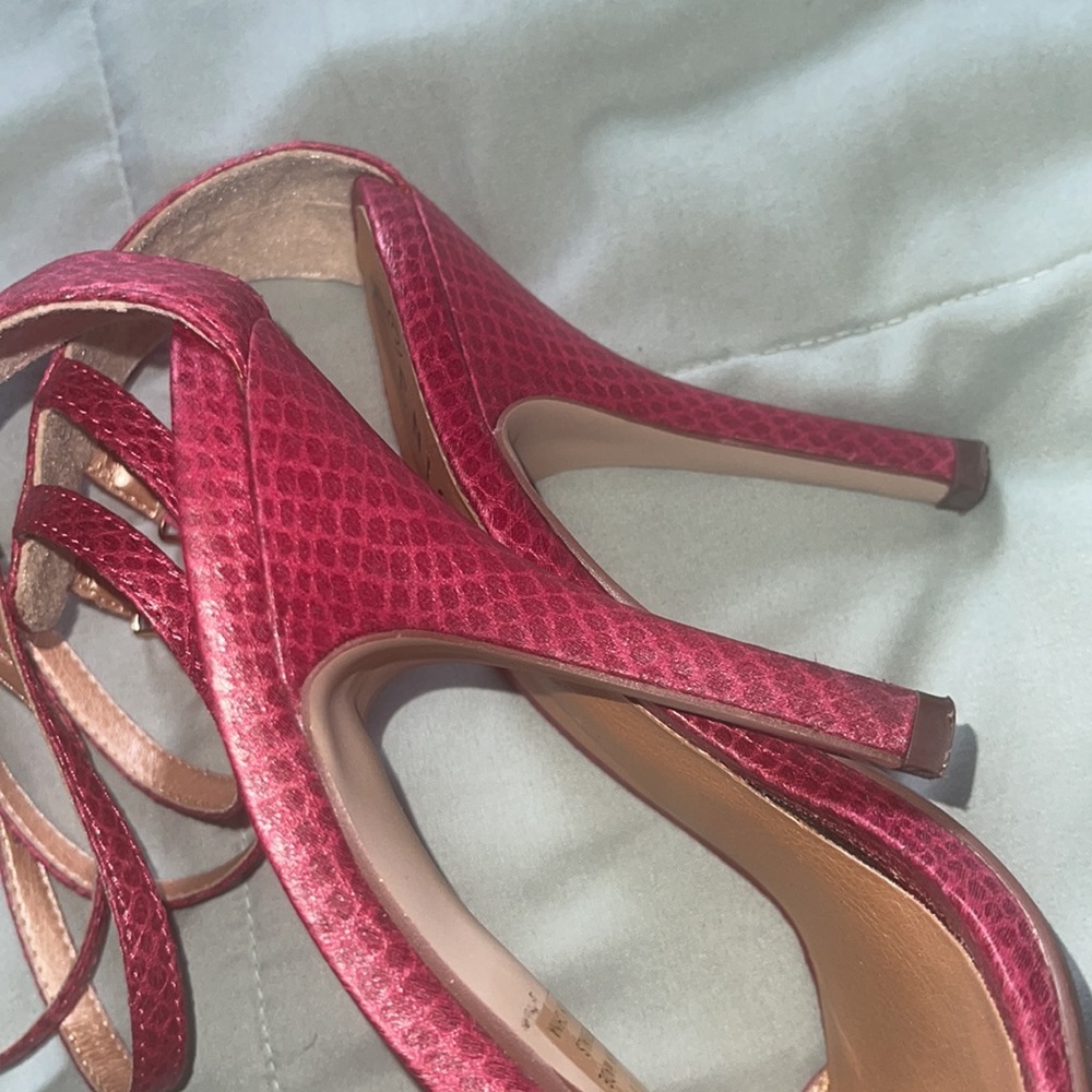 Gorgeous Double Ankle Strapped Heels - Picture 4 of 5
